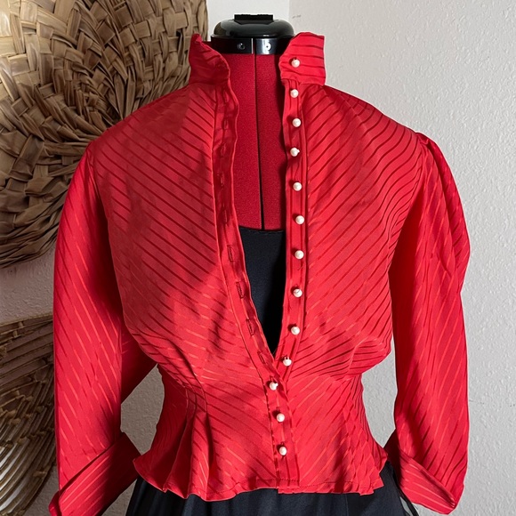 Tops - Vintage blouse. perfect for Valentine’s Day ❤️❤️❤️